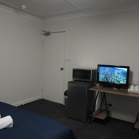 Warners Bay Hotel Bagian luar foto