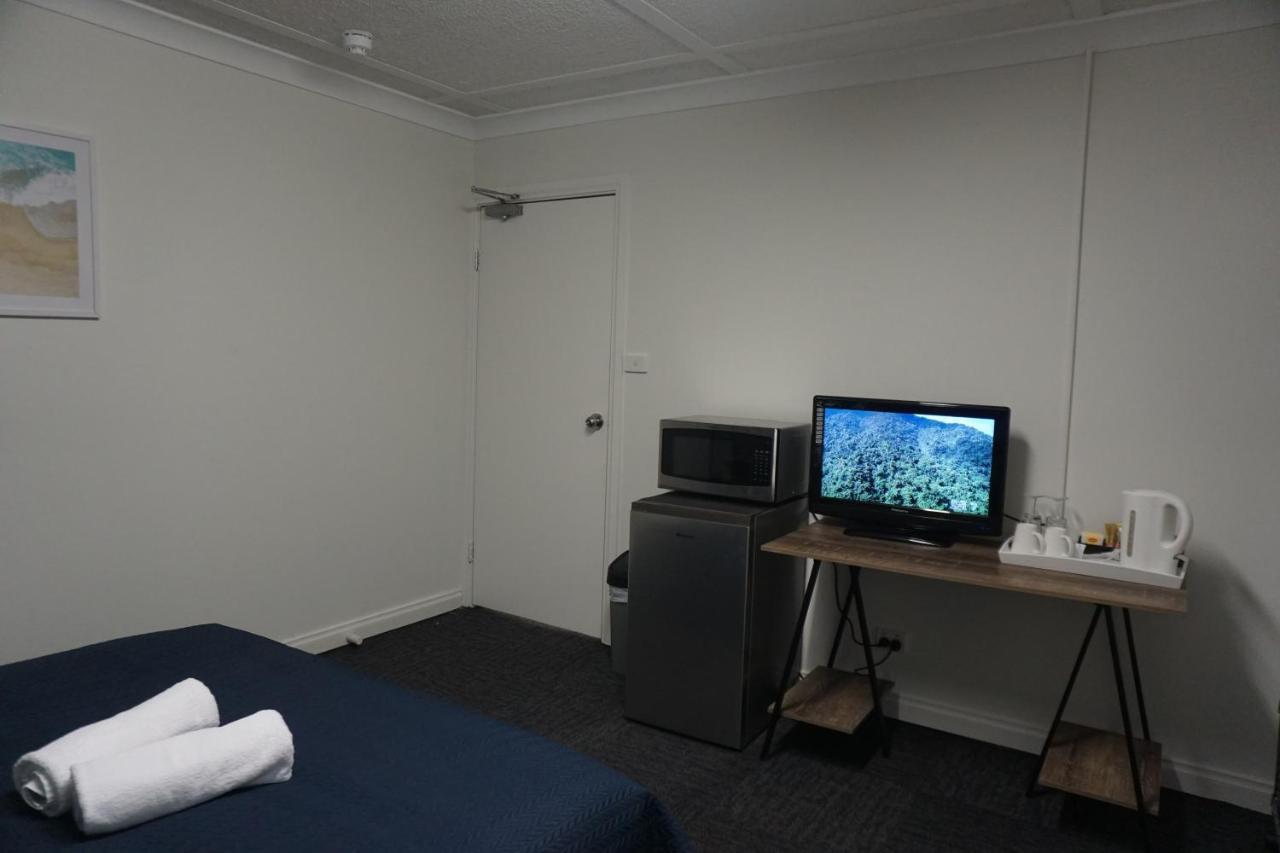 Warners Bay Hotel Bagian luar foto
