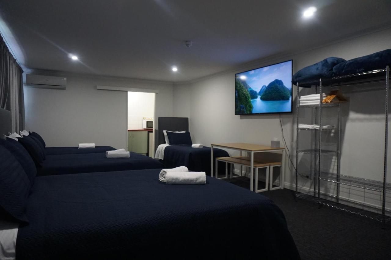 Warners Bay Hotel Bagian luar foto